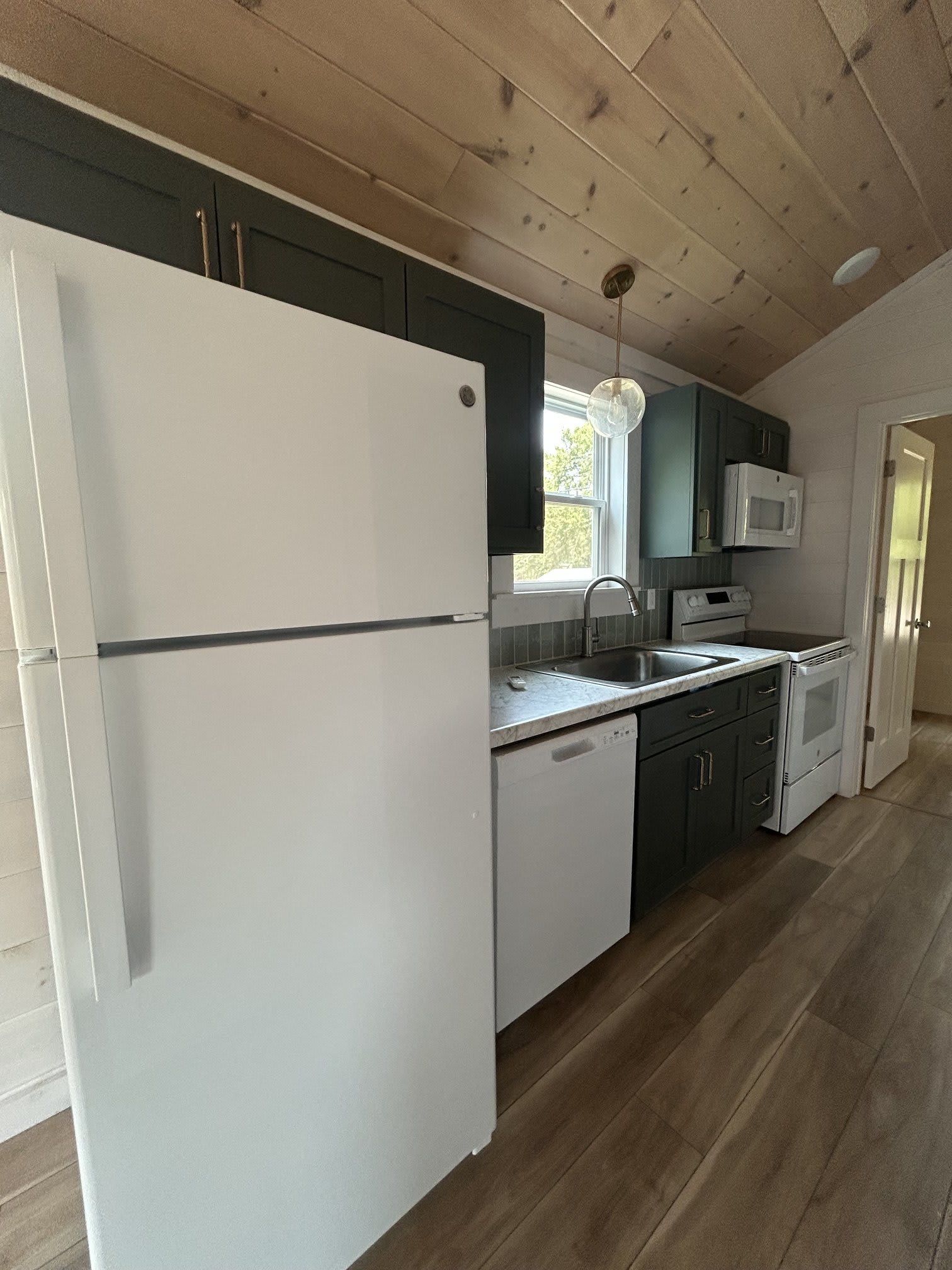 2915 Oakview Rd – photo 3