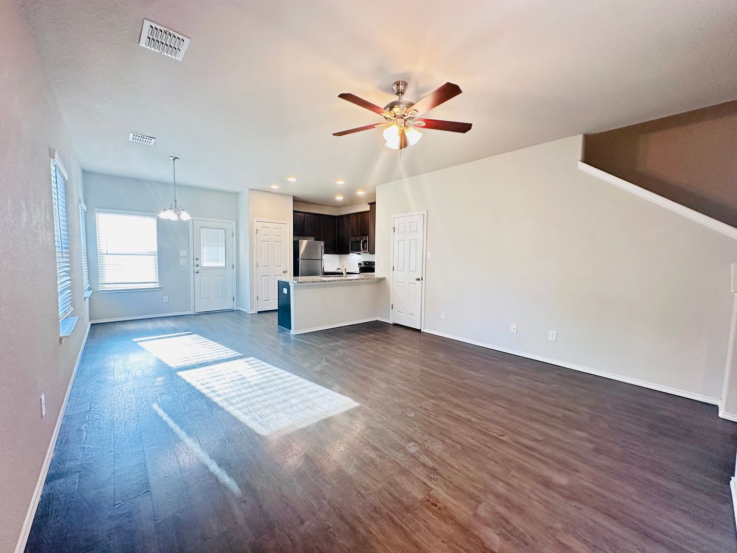 Luxury Townhome Near Randolph Afb – photo 2
