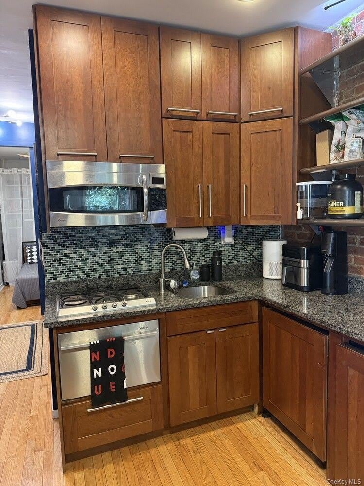 438 W 49TH Street – photo 2