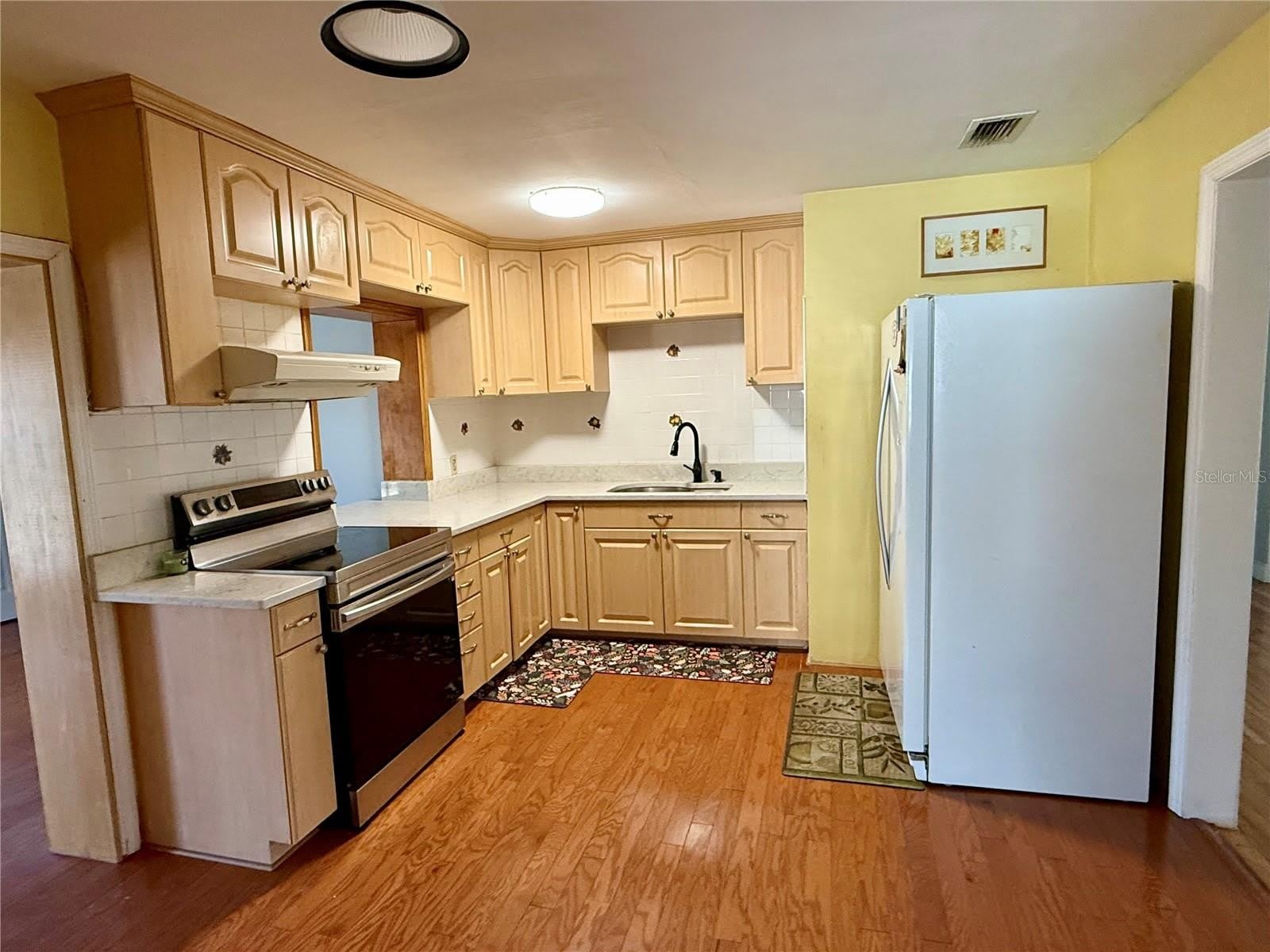 4313 S HUBERT Avenue – photo 4
