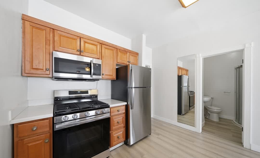 5754 Melrose Ave – photo 5