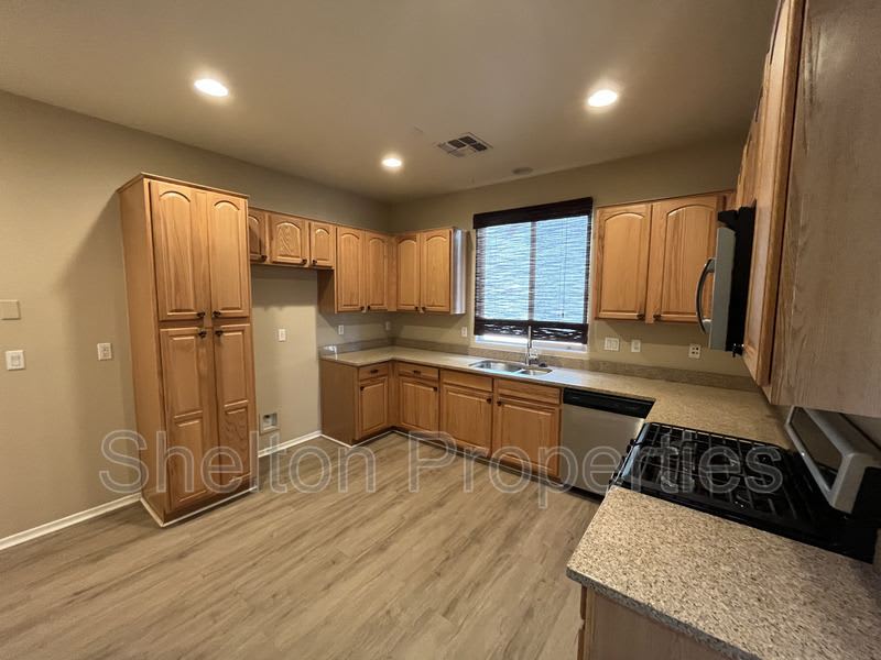 2958 N Clanton St – photo 2