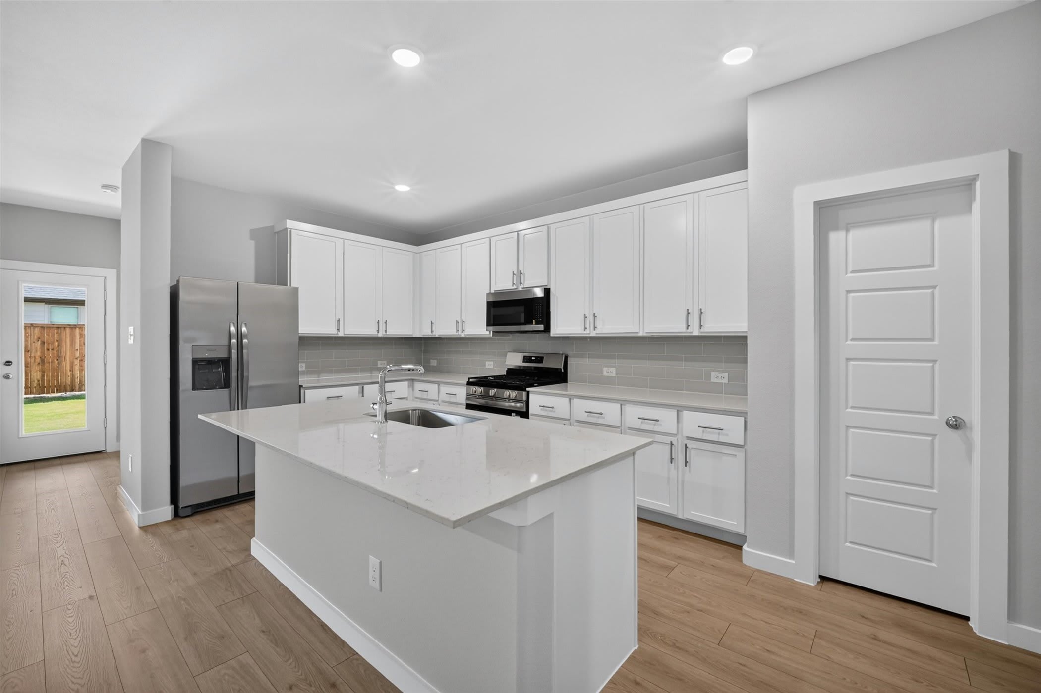 709 Summerberry Drive – photo 4