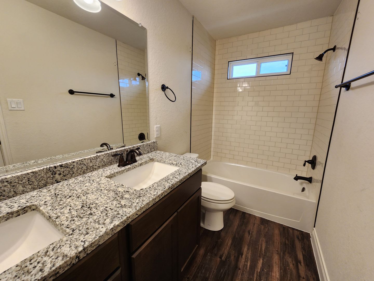 1 Month Free Rent 3 2 5 1 5 Fourplex With Granite Countertops 9Ft Ceilings Fridge Washer Dryer Nbisd – photo 5