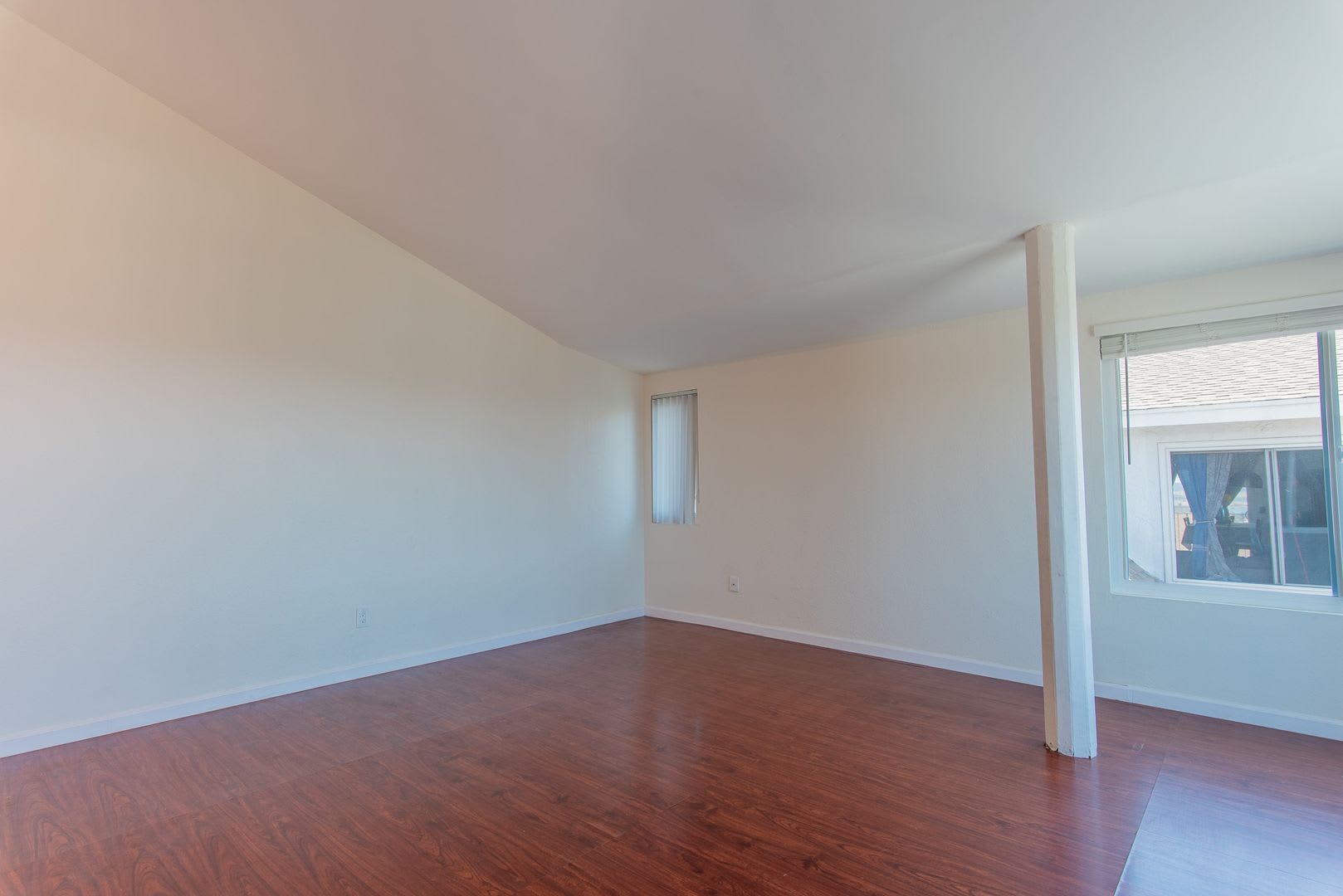 3 bedroom 2 bathroom house for rent in Dictionary Hill! – photo 4