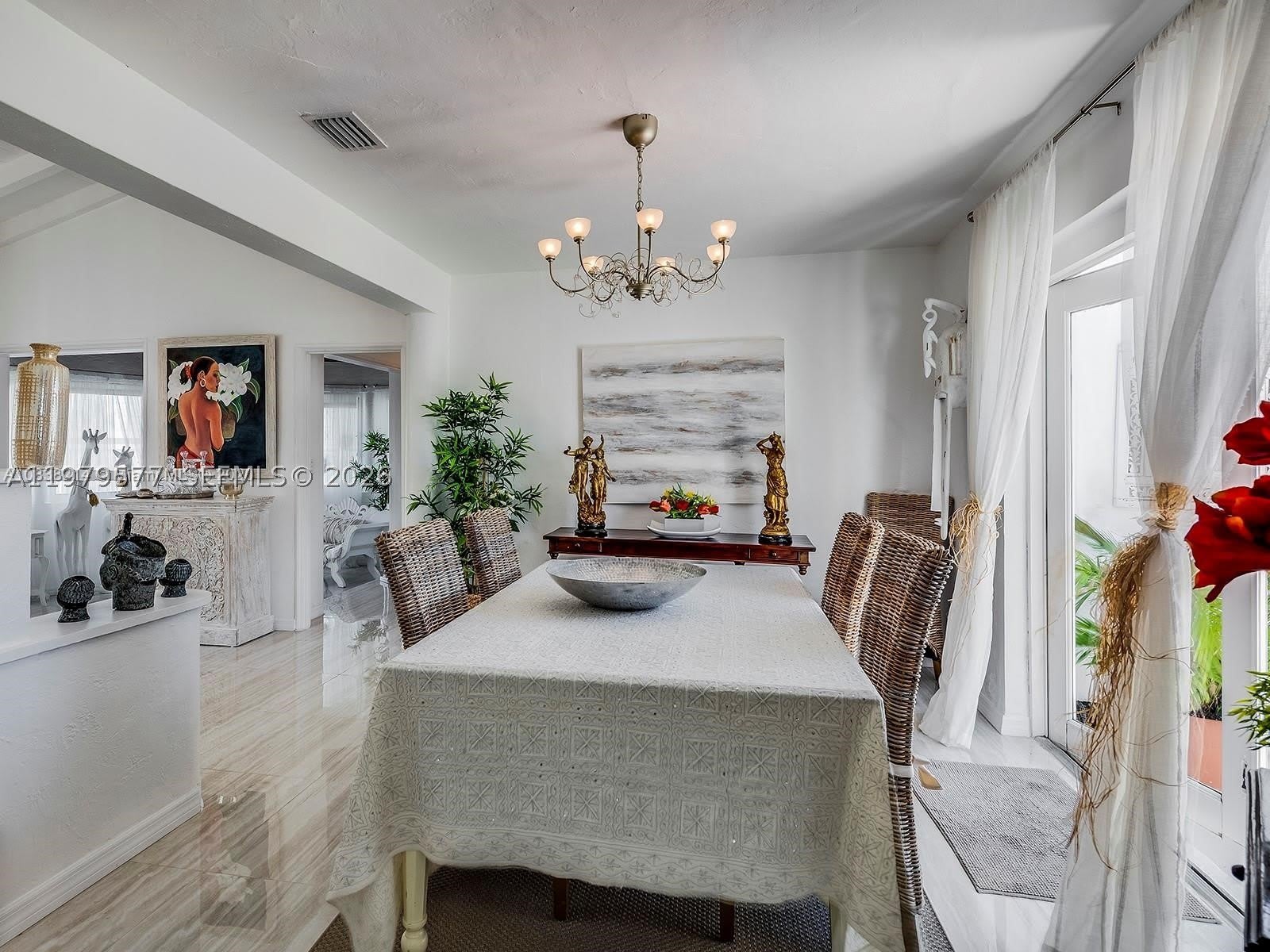 6910 Rue Notre Dame – photo 4
