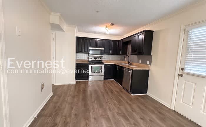 1592 King James Drive – photo 2