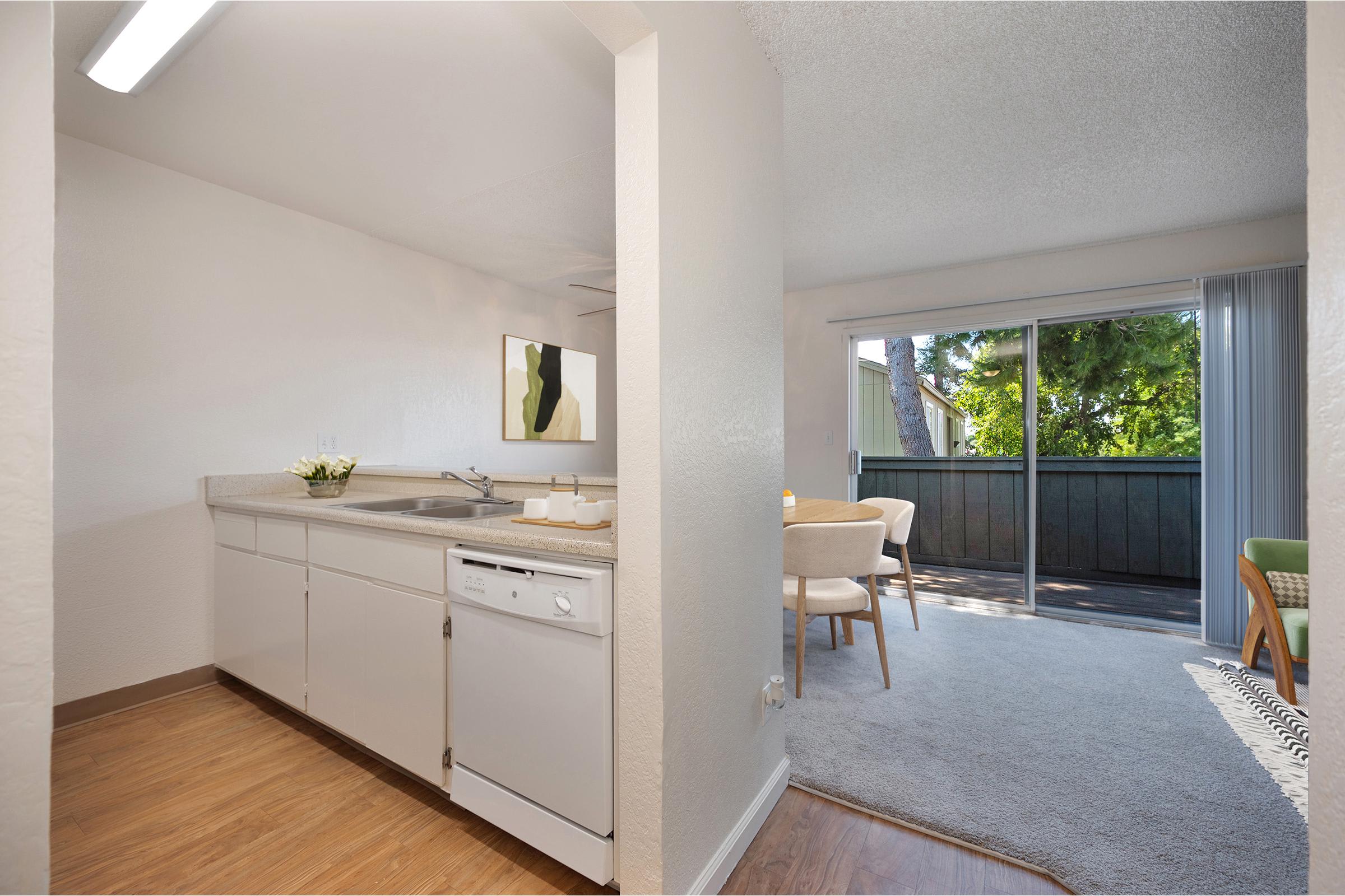 The Redwoods Apartments – photo 2