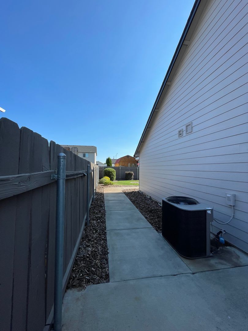 Single Story Home in Quiet Family Friendly Neighborhood – photo 3