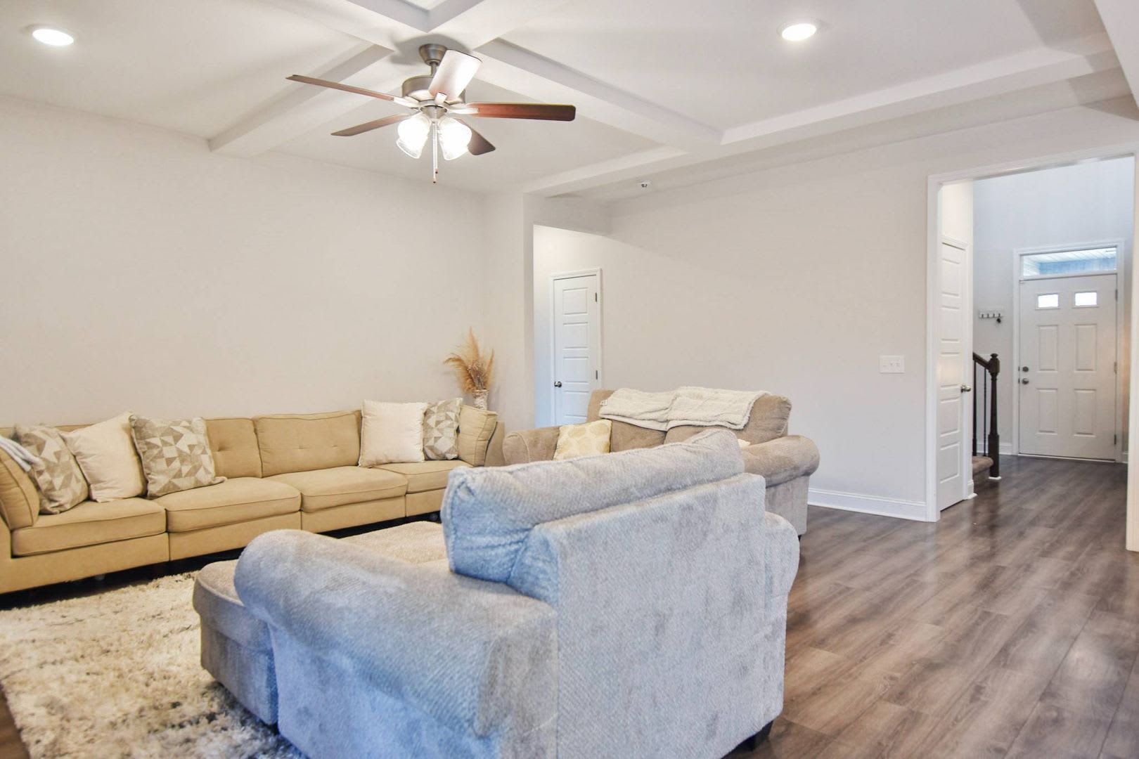 Pet Friendly Four Bedroom with Bonus! – photo 3