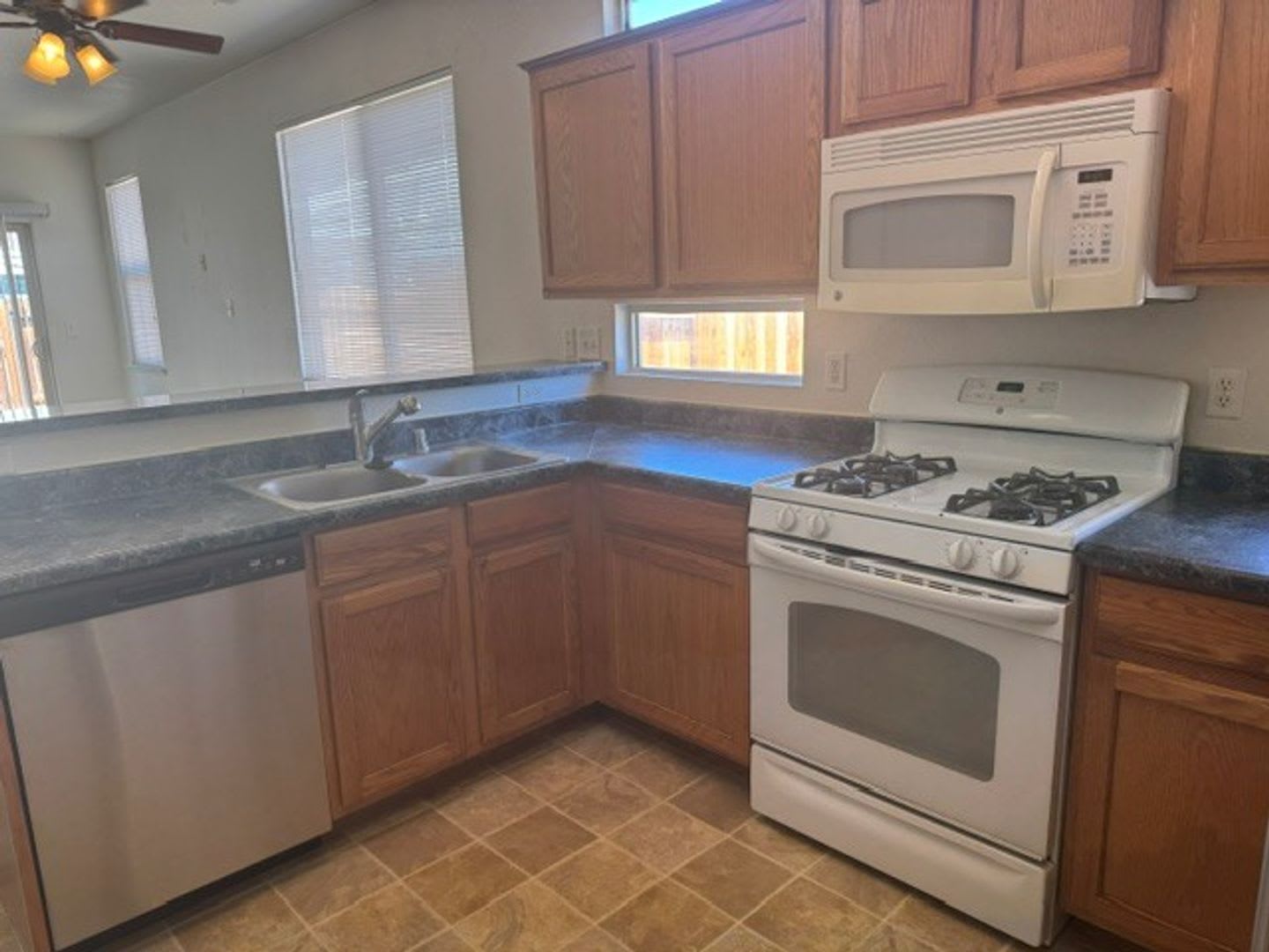 <b>3 Bedroom 2 Bath Now Available<br><br> – photo 3