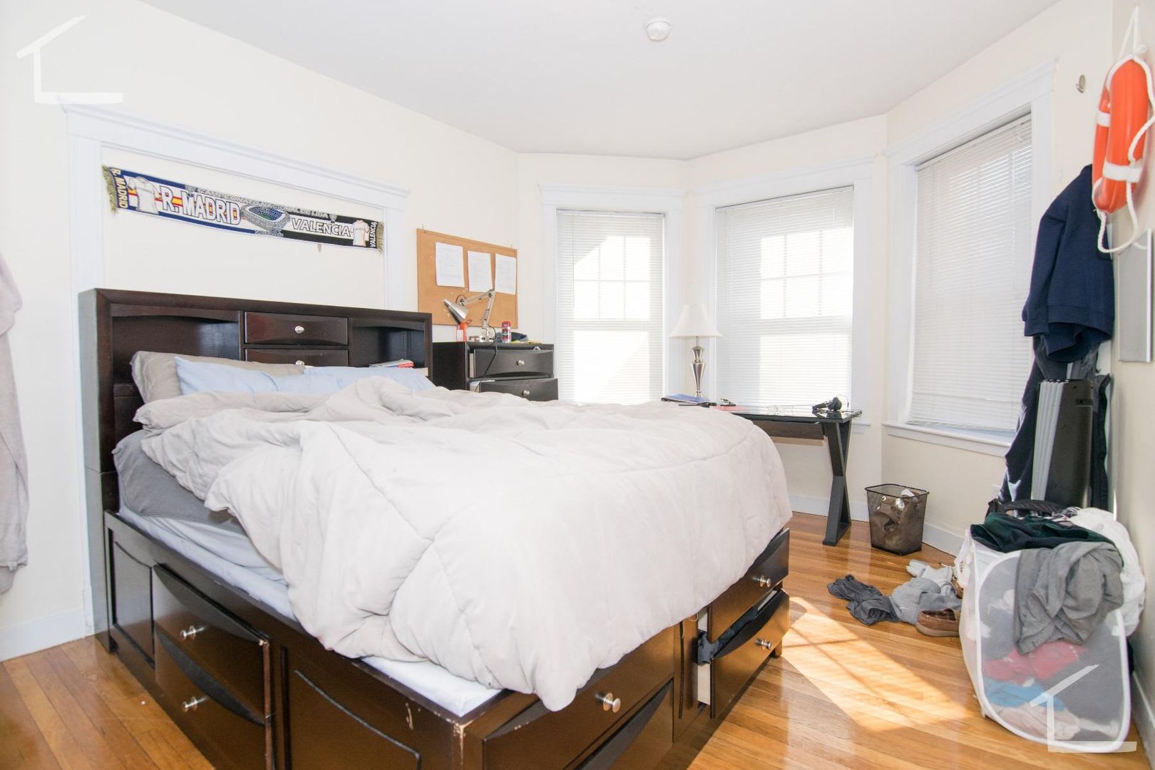 Large 5 Bedroom Apartment by BU Available for September 1st, 2026 – photo 1