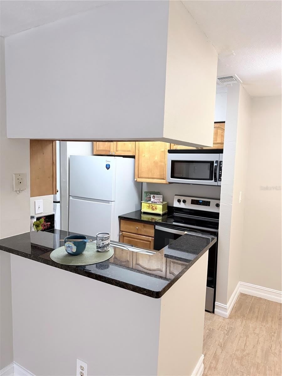 241 AFTON Square – photo 4
