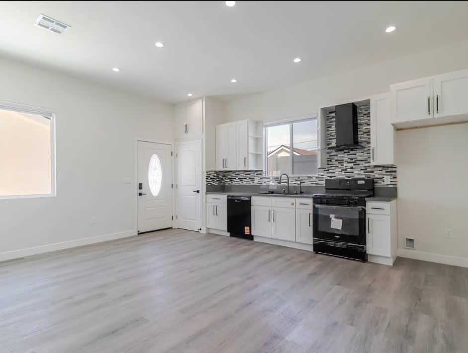 10656 Nassau Ave – photo 3