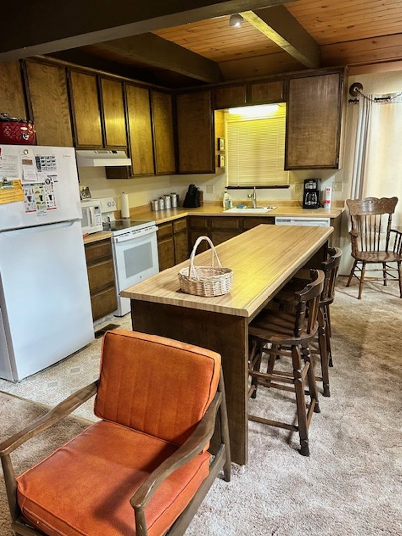 Cute single family 3Bd home available for a seasonal 3-5 month lease! Call me today to inquire!! – photo 5