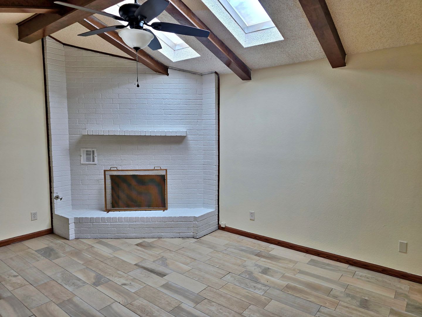 Charming Cul-de-Sac Home with Mountain Views – photo 3