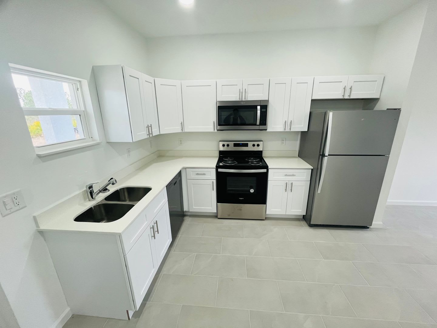 Bright & Modern 2 Bed-1 Bath Pet-Friendly Home in Desirable Lehigh Acres – photo 5