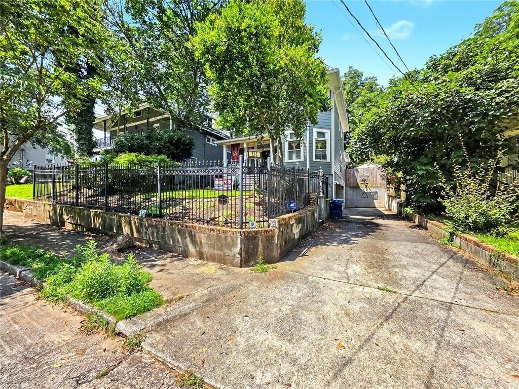 324 Brooks Avenue NE – photo 2
