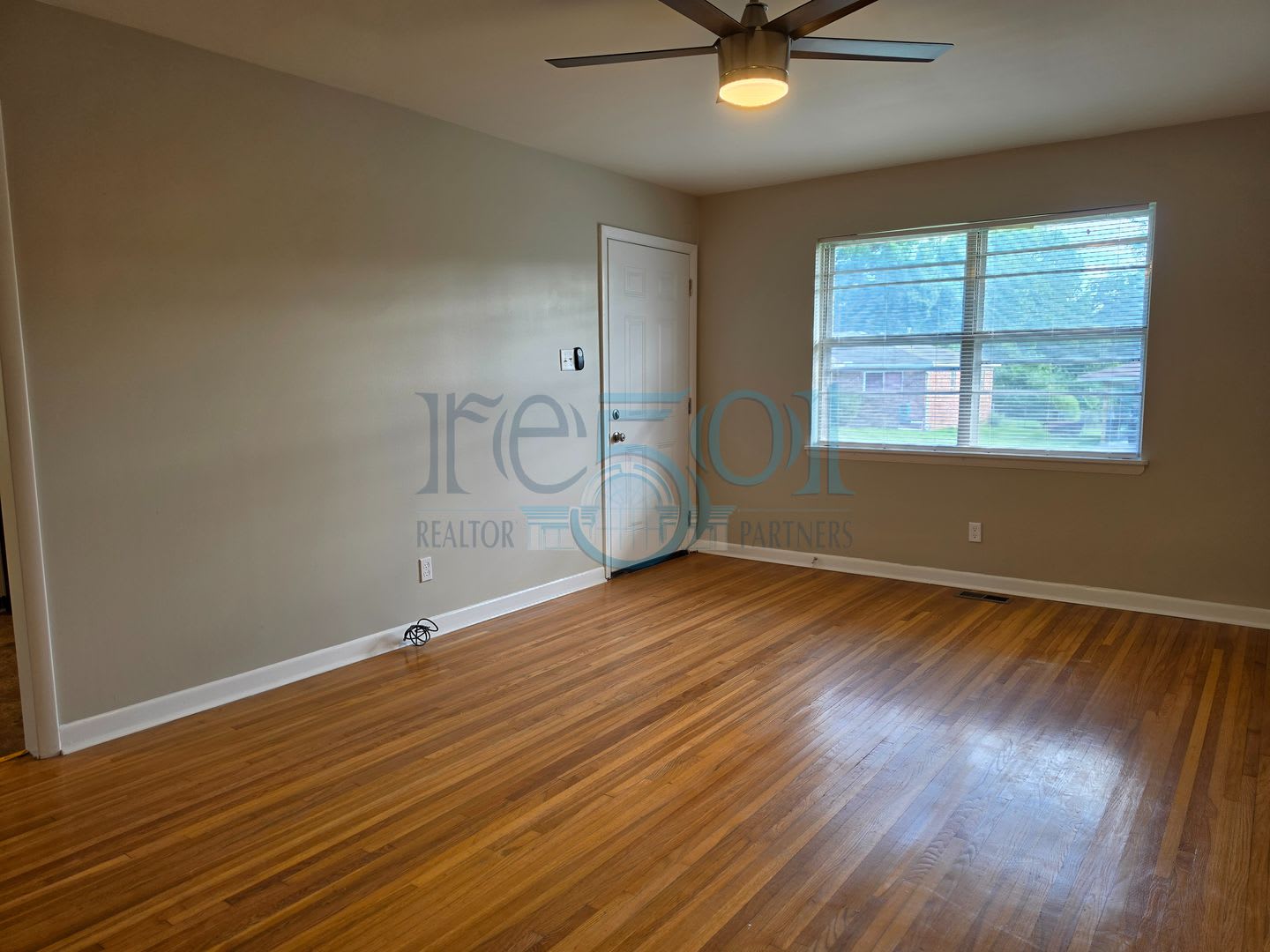Newly Renovated 3 Bedroom 2 Bathroom – photo 3