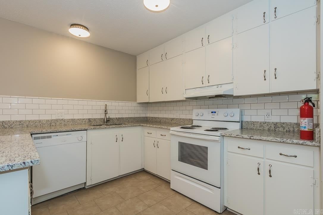 1574 Skyline Drive – photo 5