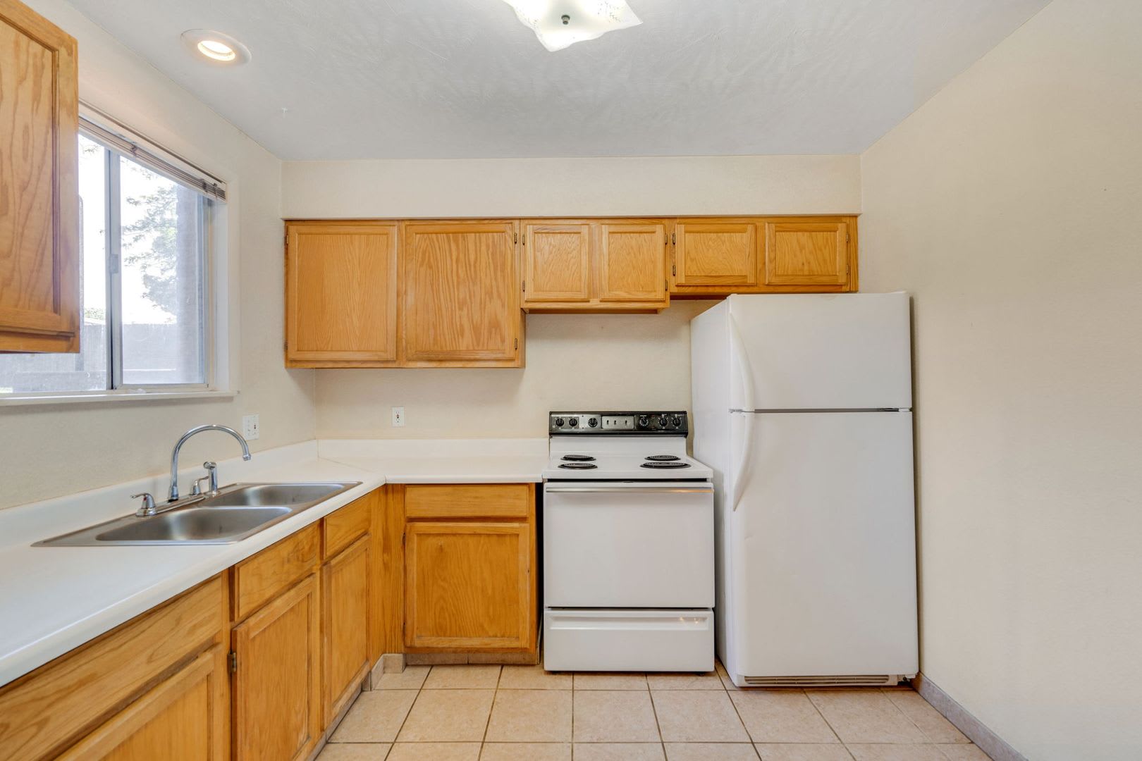2108 Applewood – photo 2