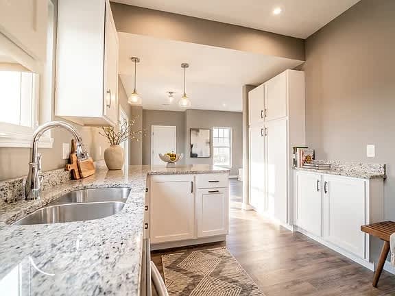 27 Town Square Blvd – photo 2