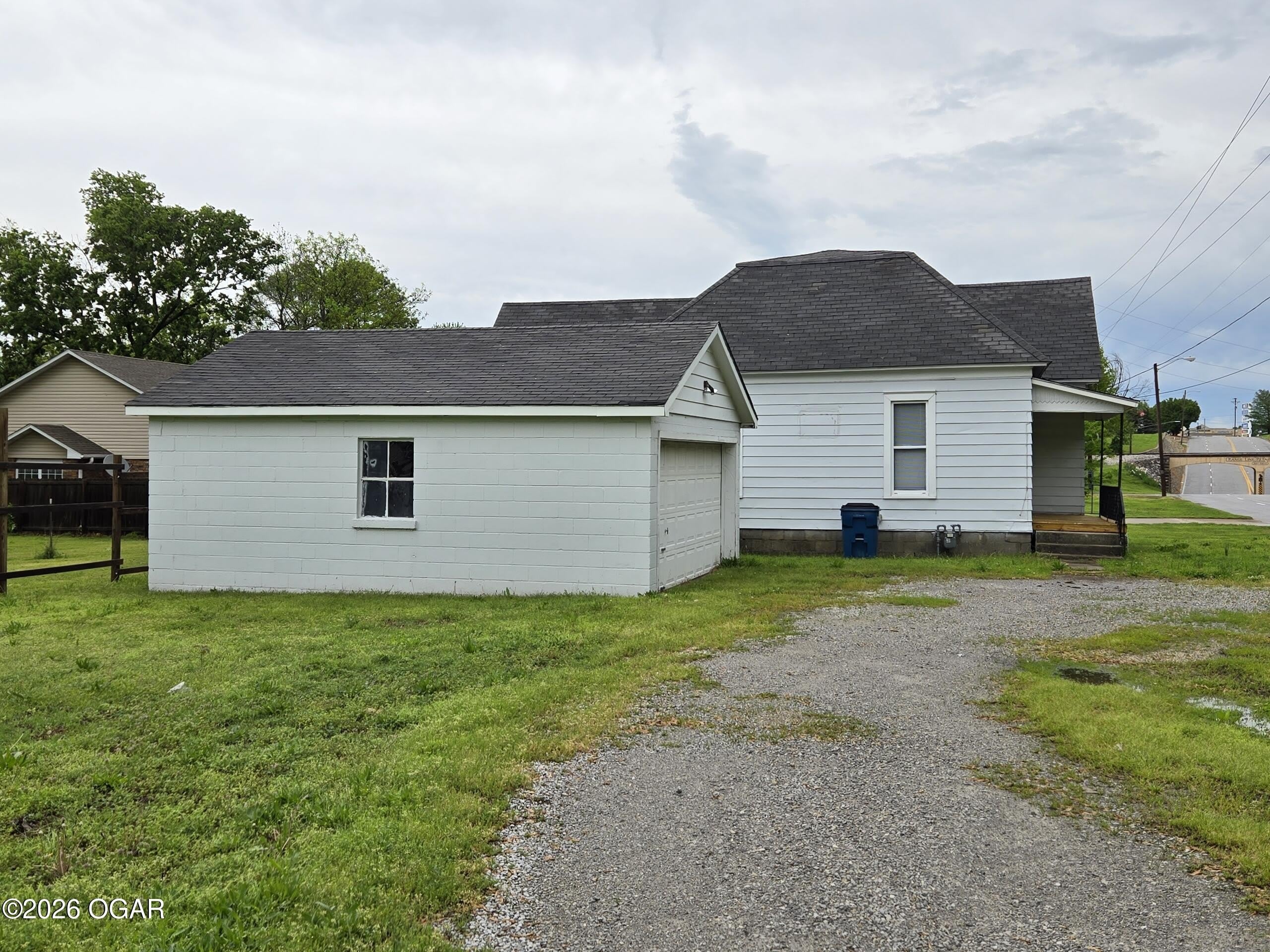 2725 E 4th Street – photo 3