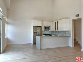 10560 Santa Monica Boulevard – photo 2
