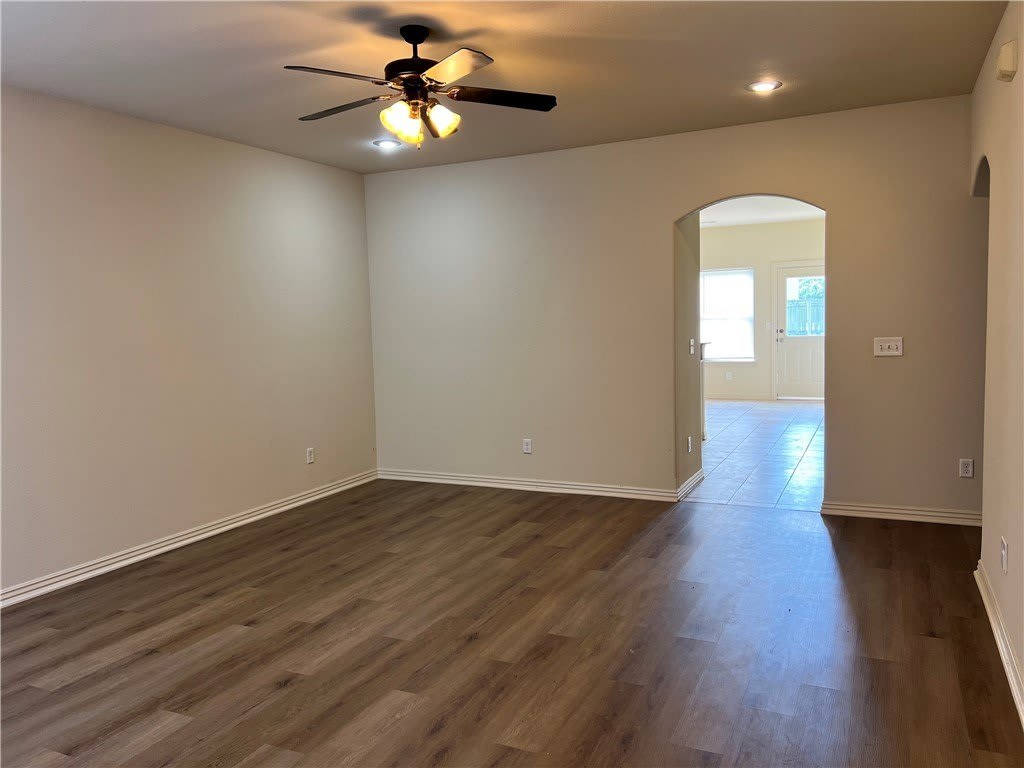 930 Kensington Drive – photo 3