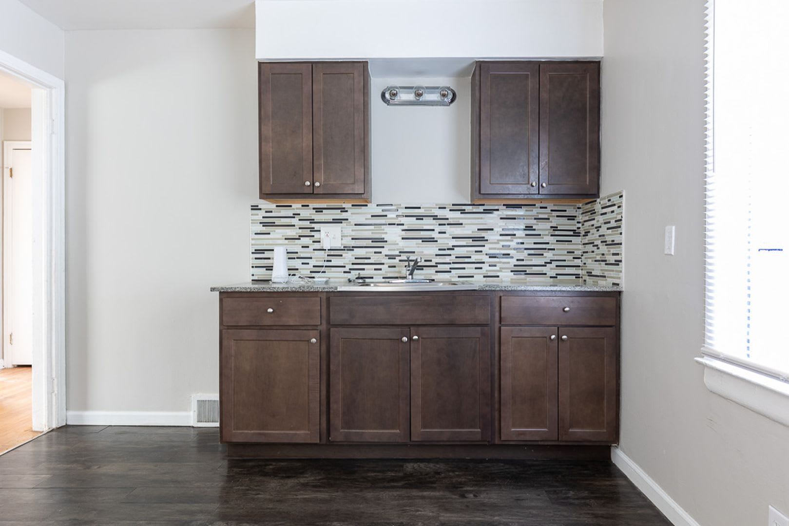 Beautiful Brick Bungalow Only 1375 Mo – photo 4