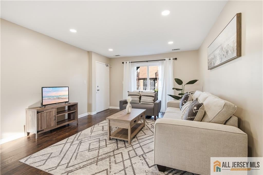 609 N Oaks Boulevard – photo 3