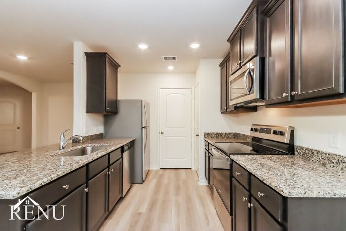 10506 Sweetwater Creek Drive – photo 3