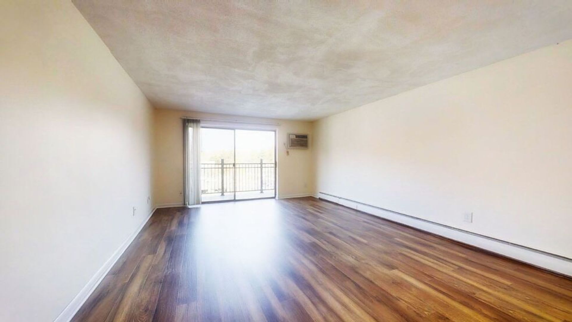 2-BED 2-BATH Watertown Square * Heat & HW incl – photo 4