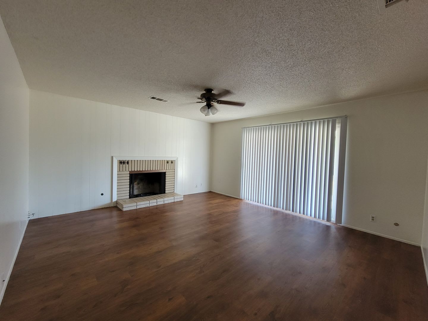 Nice 3 Bed/2 Bath w/Yard Care Included Located near Shopping, Parks & Schools in SW Neighborhood! – photo 3