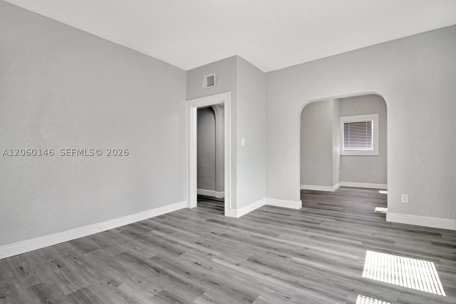 327 SW 20th St – photo 4