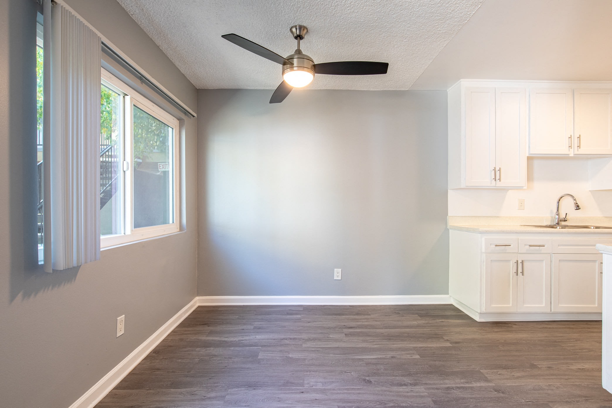 Reseda Continental Apartments – photo 4