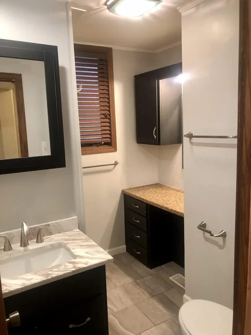 Great location in the heart of Bloomington! 5 Bedrooms – photo 2