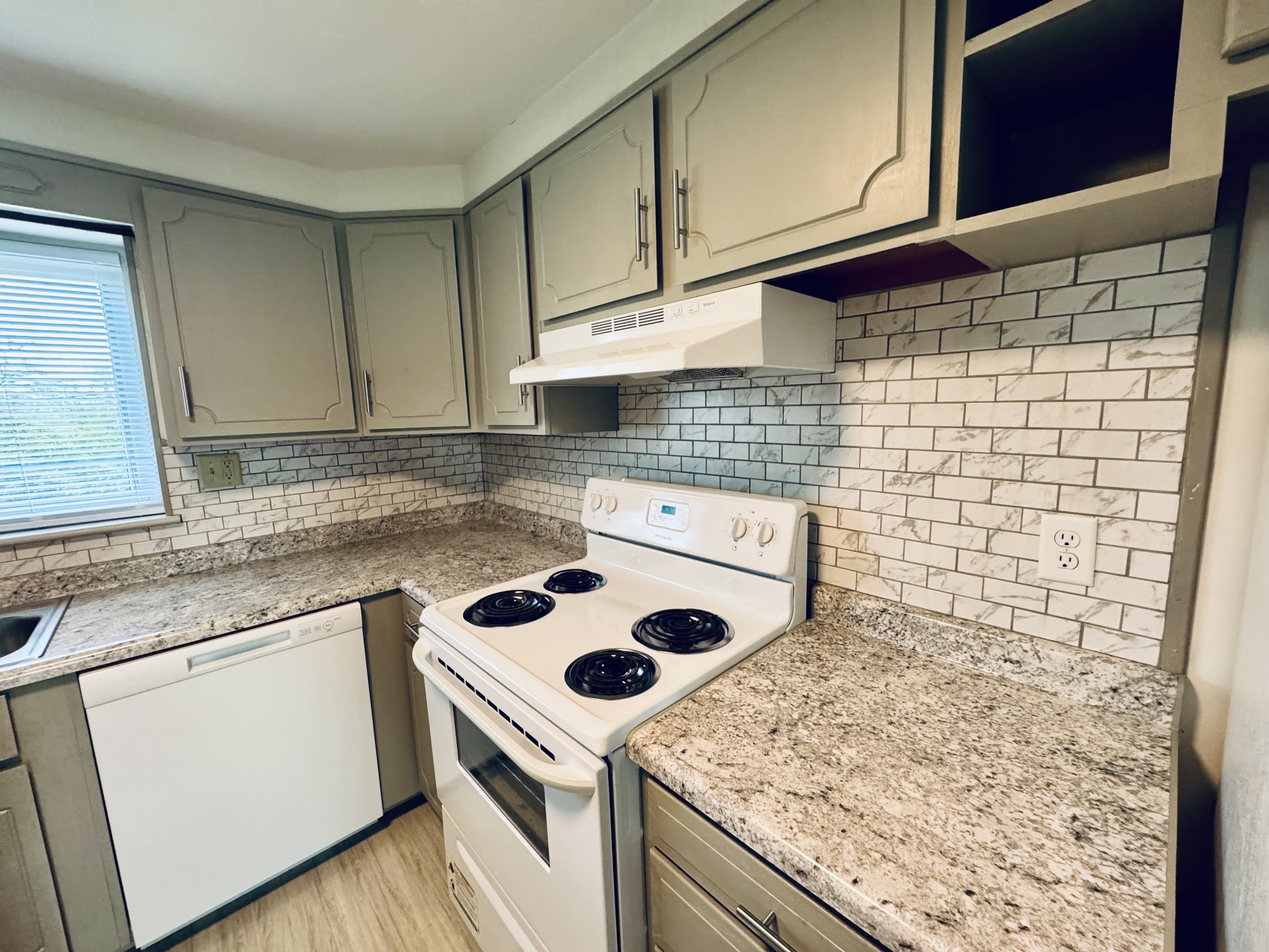 1393 Saratoga Avenue – photo 4