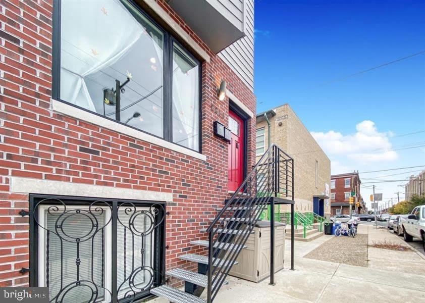 2211 MOORE Street – photo 2
