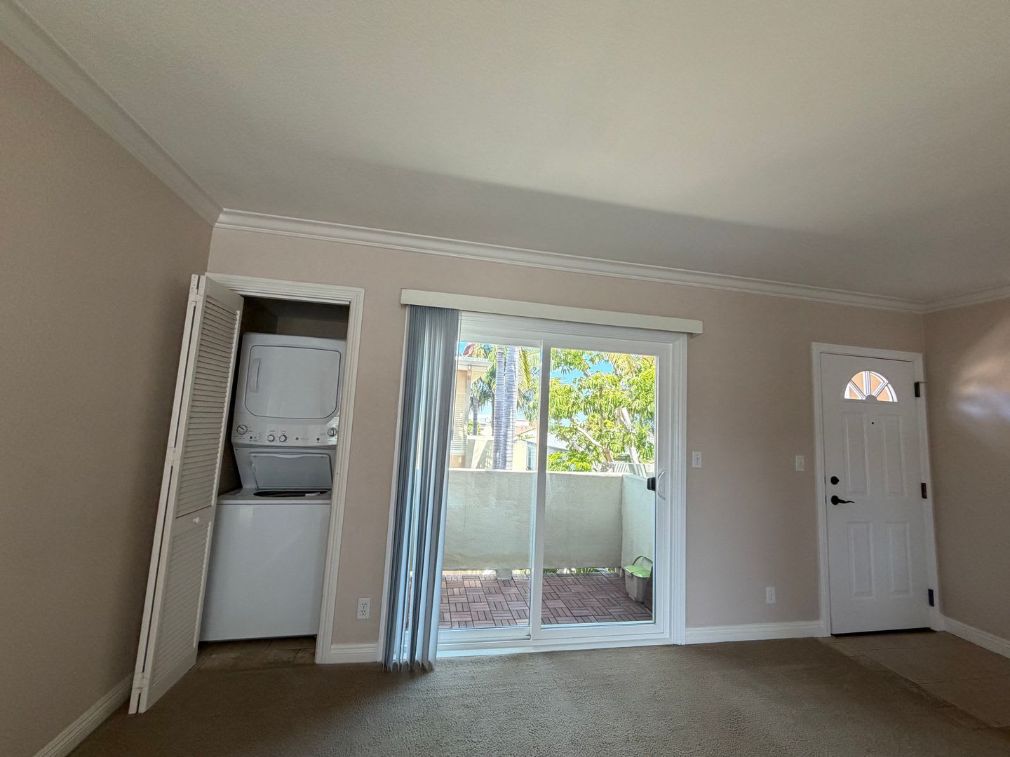 ***FIRST MONTH FREE*** Coastal Living in Ocean Beach, Updated Apartment with In Unit Laundry – photo 5