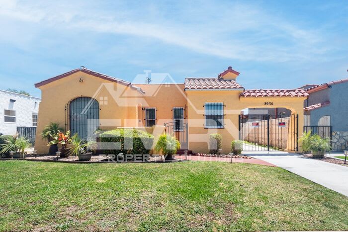 8930 South Hobart Boulevard – photo 1