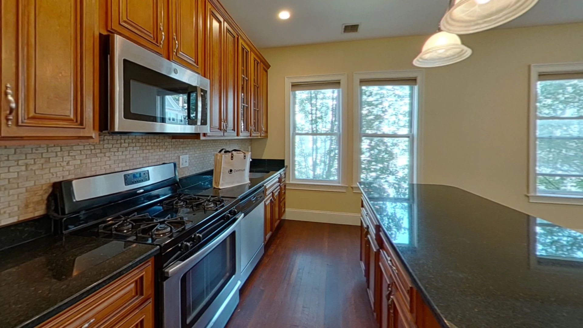 Giant 4 Bed in Mission Hill – photo 1