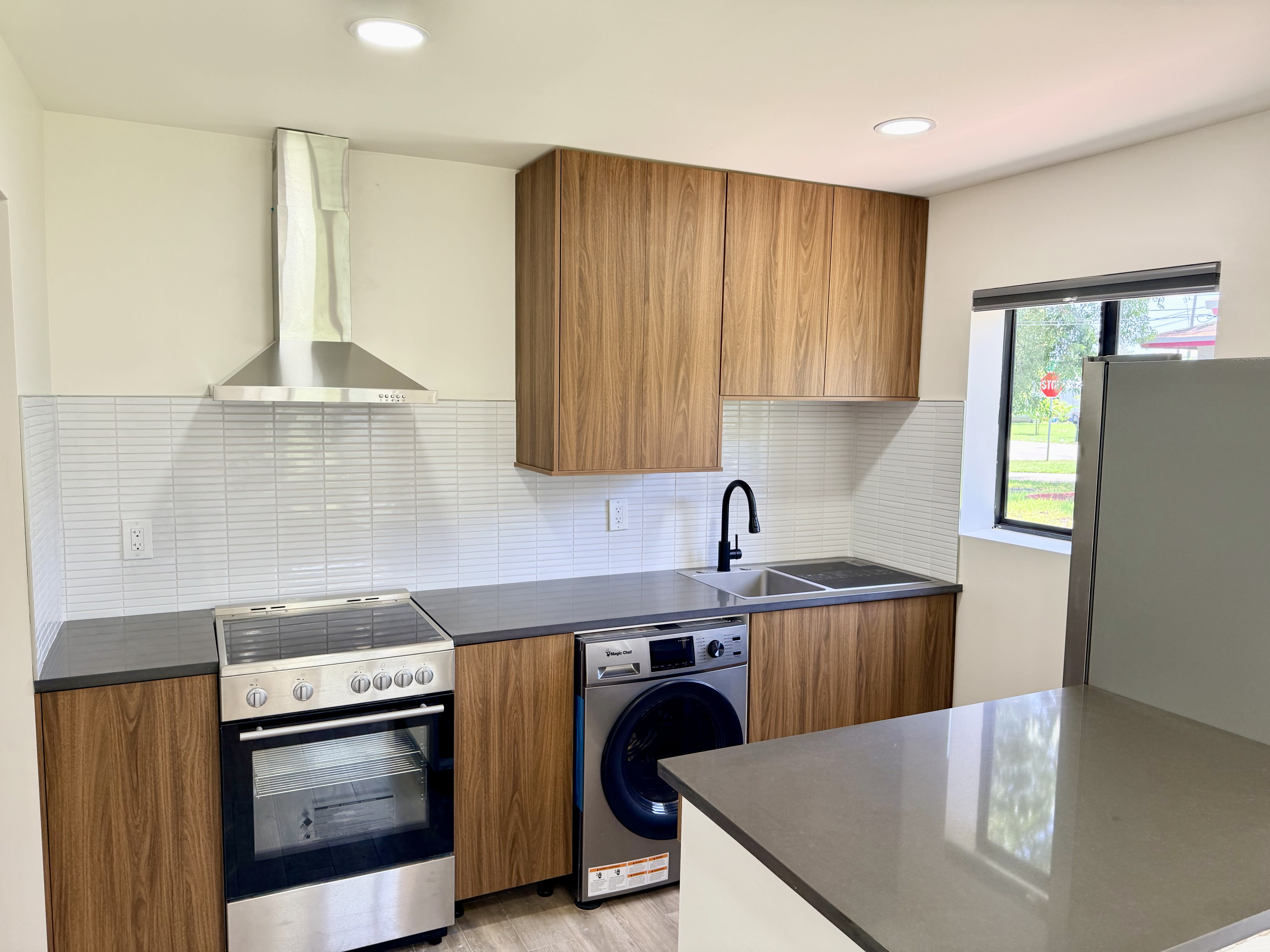 605 Northwest 15Th Avenue – photo 1