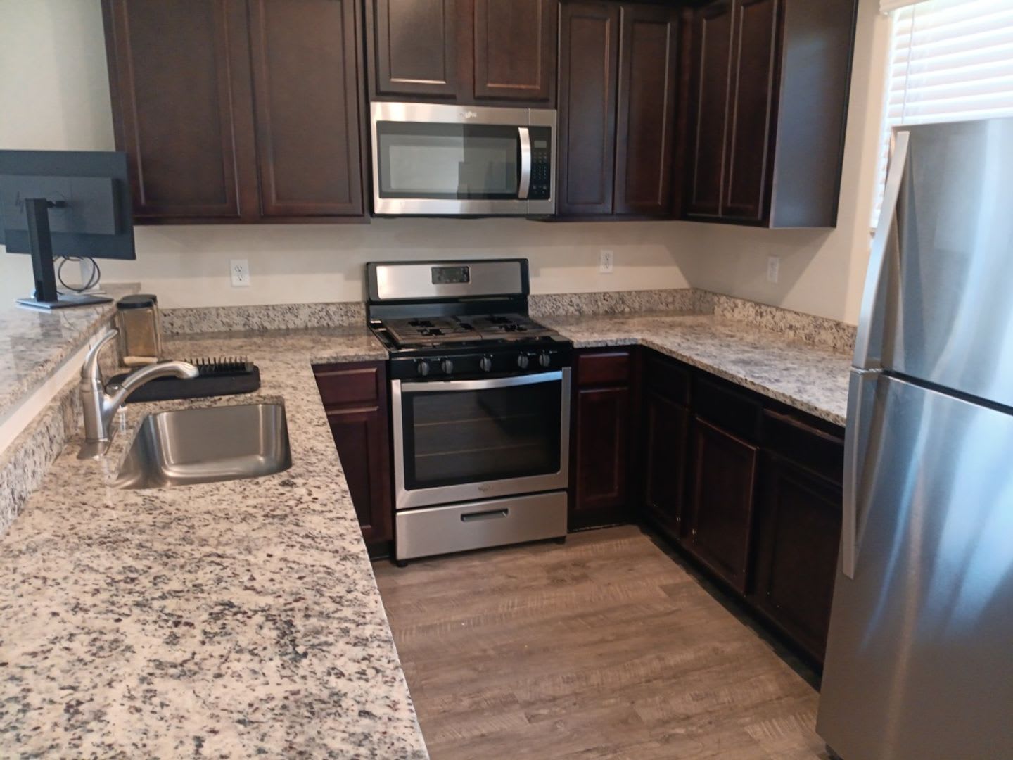 3 Bedroom, 2.5 Bathroom Home! Schedule a Showing! – photo 2