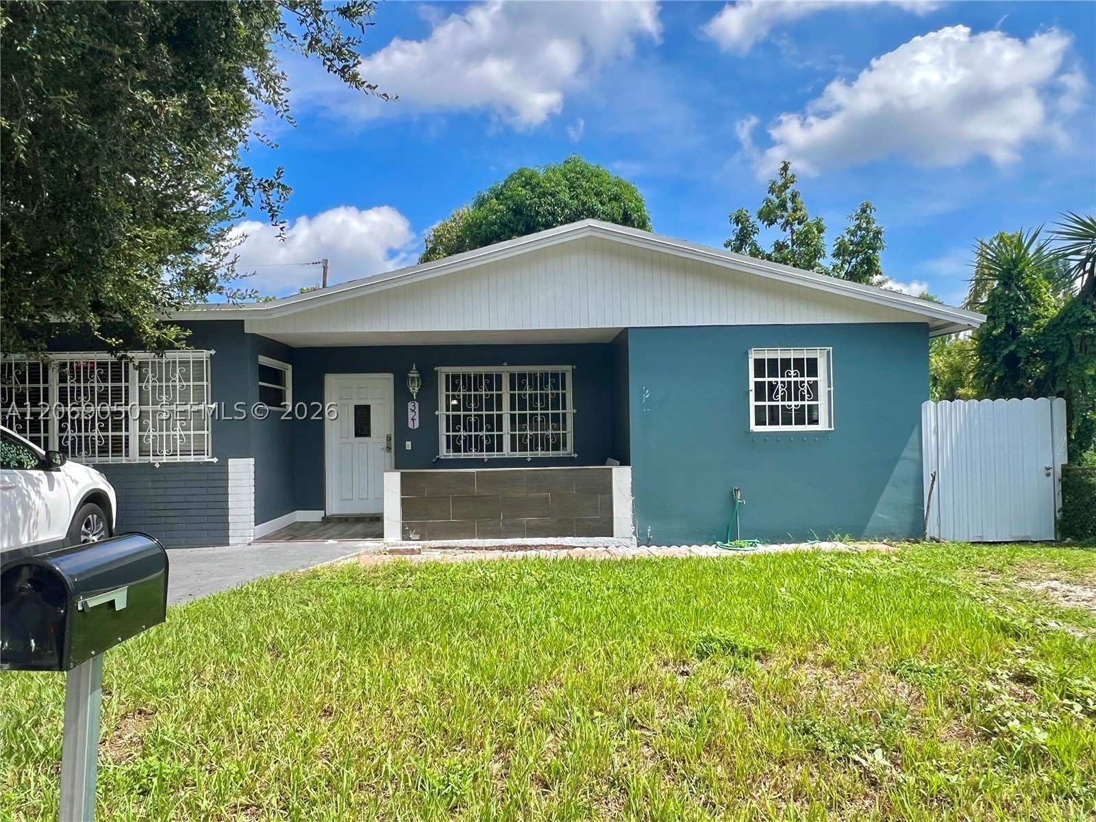321 NE 170th St – photo 2