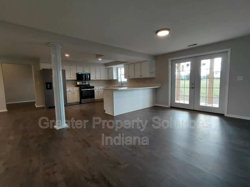 9053 W 155Th St – photo 2