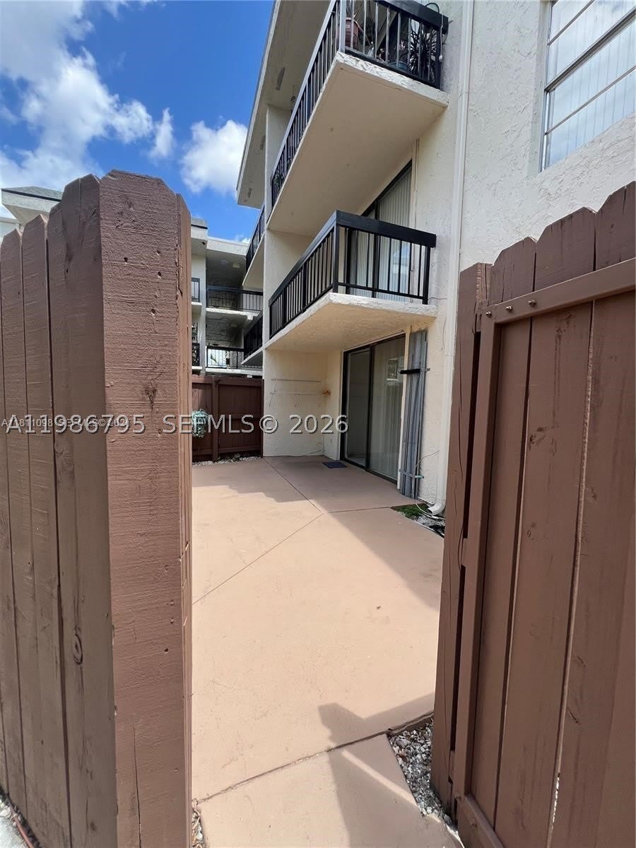 8307 SW 142nd Ave – photo 2