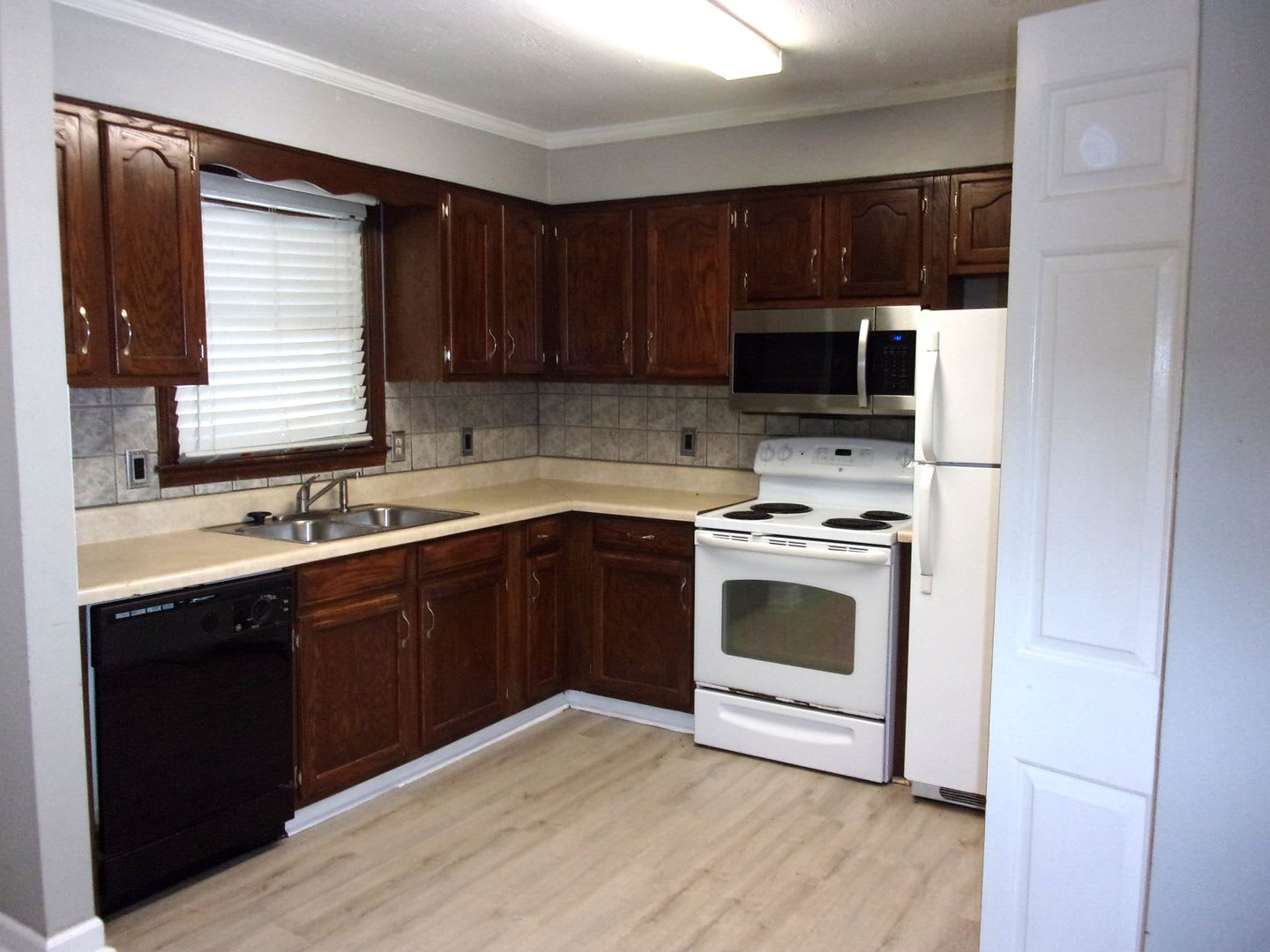 2 Bedroom 1 Bath Ground Floor Condo – photo 4