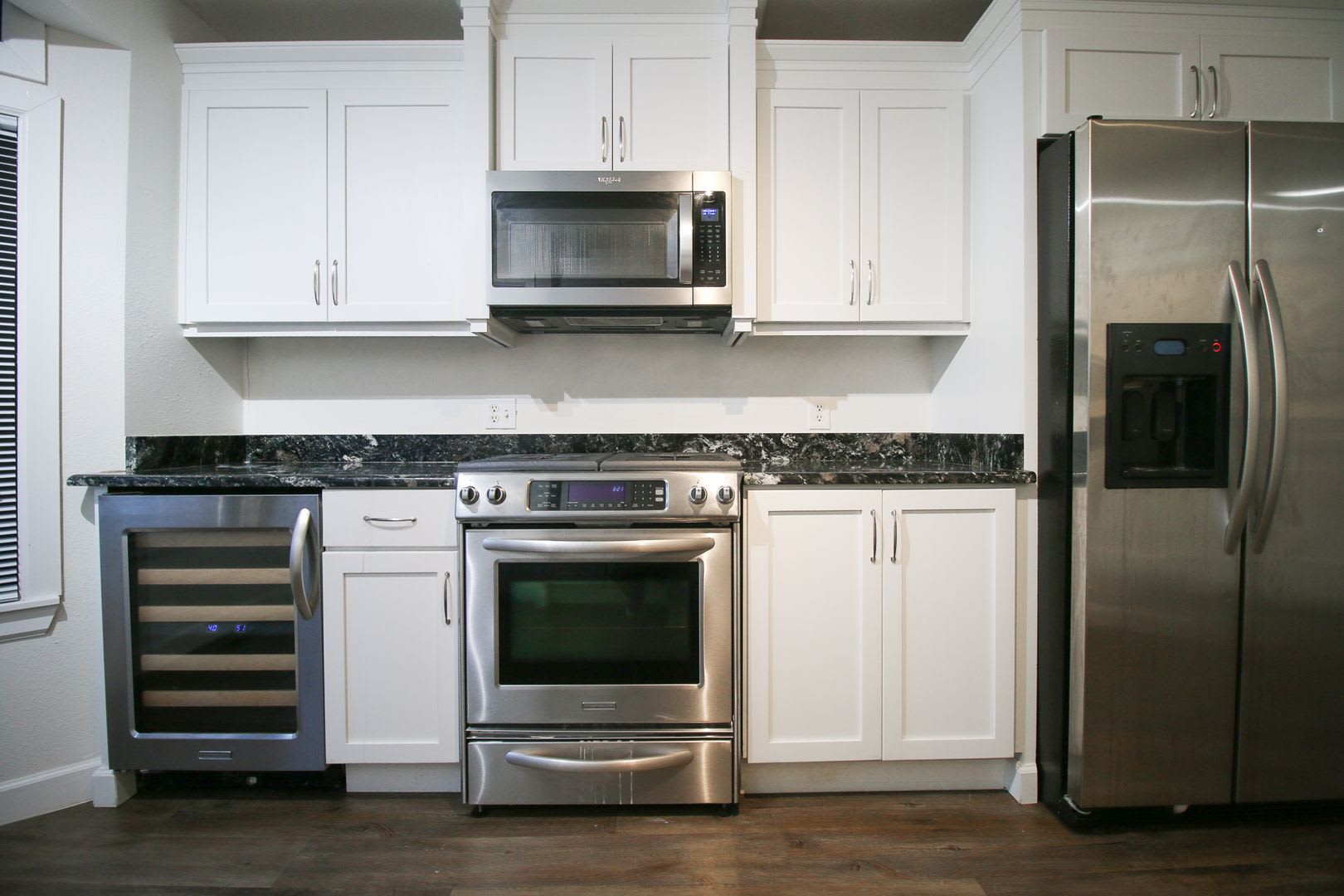 2 Bedroom, 2.5 Bath Walking Distance From the Riverside Trails and Downtown! – photo 2
