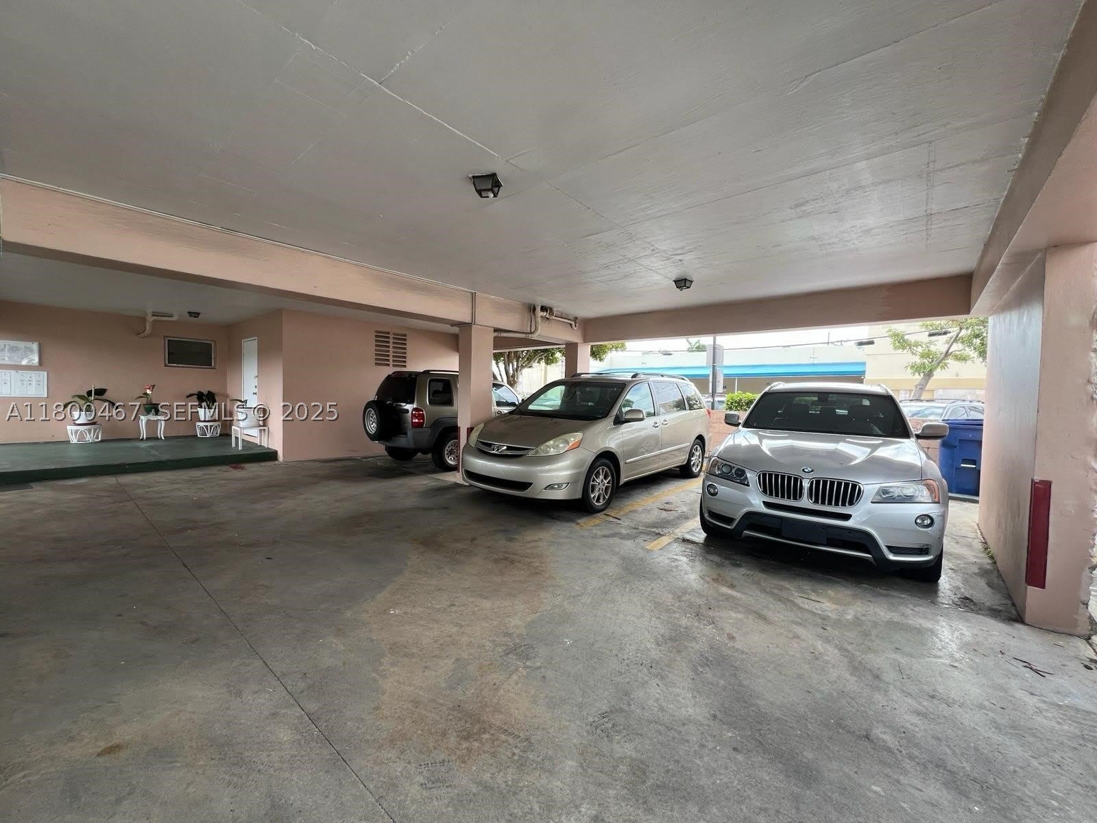 7125 Dickens Ave – photo 4